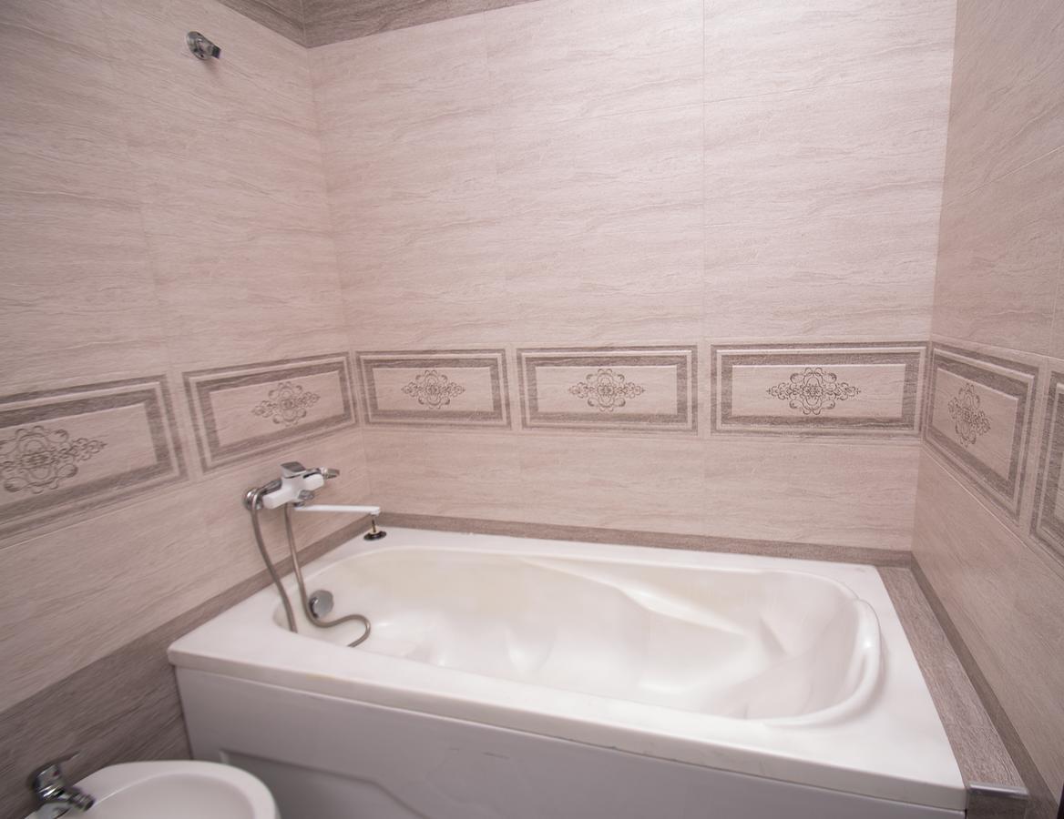 Sea Appart Hotel In The City Center Batoemi Buitenkant foto